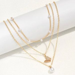 ❤️Butterfly Charm and Faux Pearl Necklace Set
